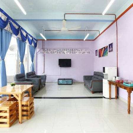 Spot On 89778 Aisy Hotel Tanah Merah  Ngoại thất bức ảnh