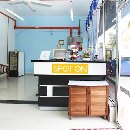 Spot On 89778 Aisy Hotel Tanah Merah  Ngoại thất bức ảnh