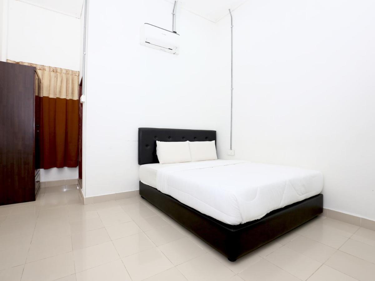 Spot On 89778 Aisy Hotel Tanah Merah  Ngoại thất bức ảnh