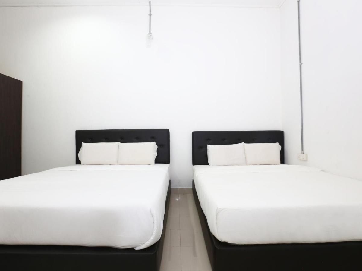 Spot On 89778 Aisy Hotel Tanah Merah  Ngoại thất bức ảnh