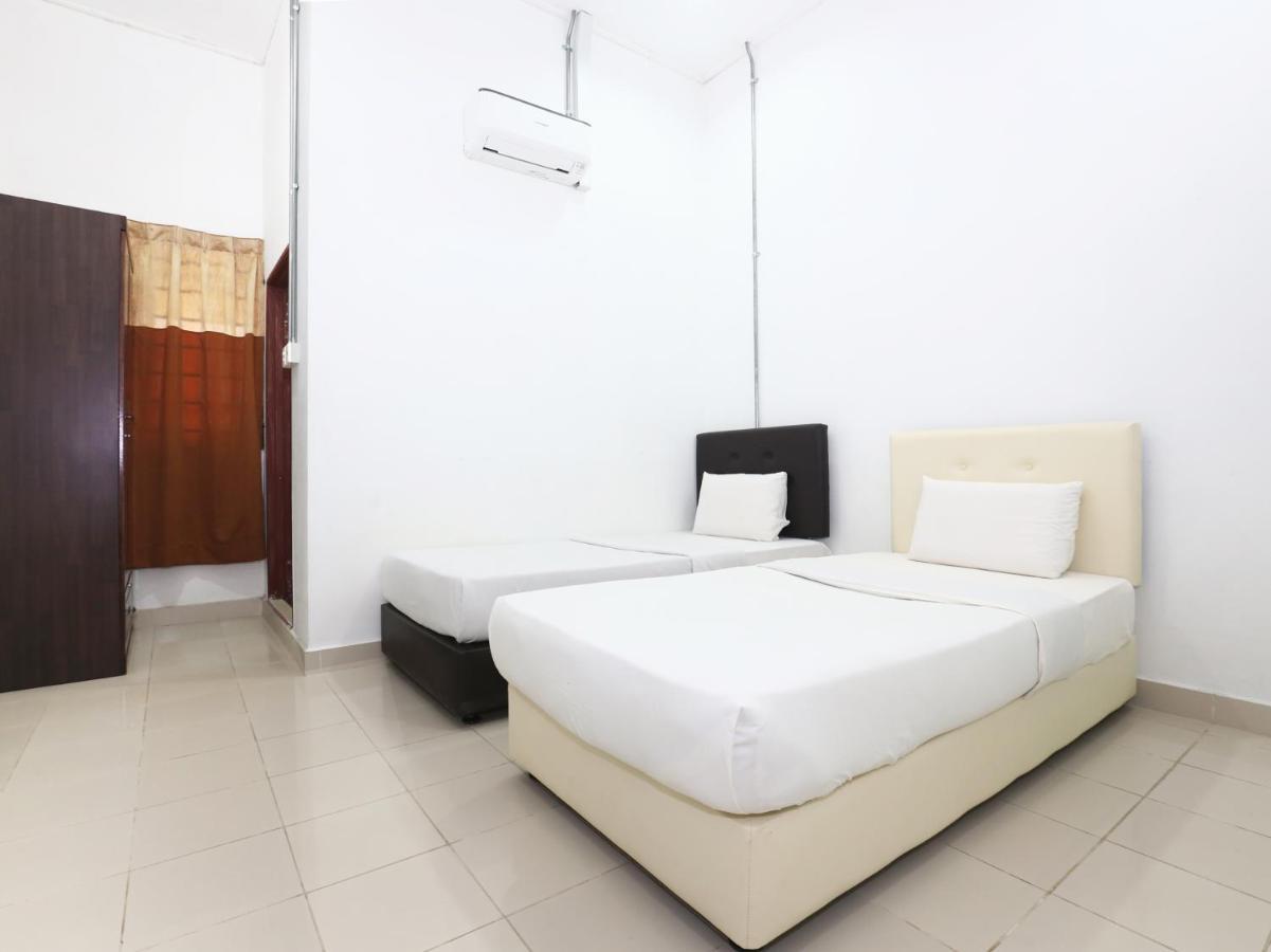 Spot On 89778 Aisy Hotel Tanah Merah  Ngoại thất bức ảnh